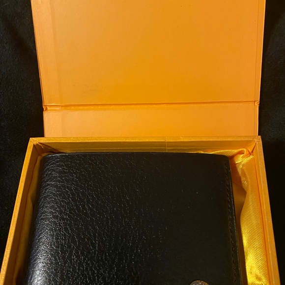 Wallets - Picture 4 of 8